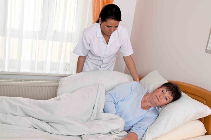 Поддержание чистоты в постели больного Поддержание чистоты в постели больного