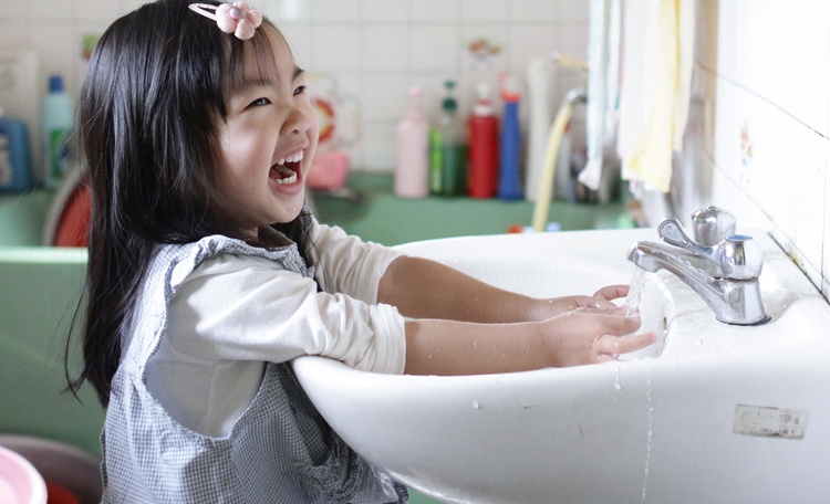 Как снять боль при ожоге кисти