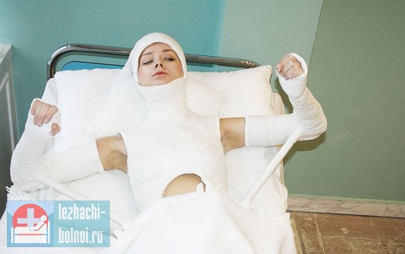 Если пациент полностью неподвижен, имеет тяжелые общие заболевания, ухудшающие кровоснабжение органов и тканей, нарушения обмена веществ, избежать появления декубитуса практически невозможно. Если пациент полностью неподвижен, то избежать пролежней невозможно