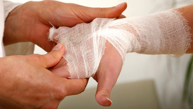 Наложение стерильной повязки Наложение стерильной повязки